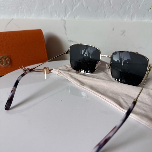 TORY BURCH ELEANOR RECTANGLE SUNGLASSES - Picture 5 of 6